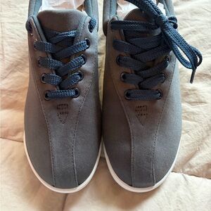 Easy Spirit Gray Sneakers with Blue Laces